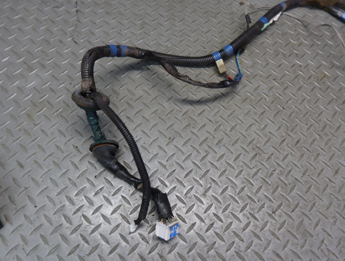 1996-1997 Lexus FZJ80L LX450 Front Right Door Wire Wiring Harness 82152-60190