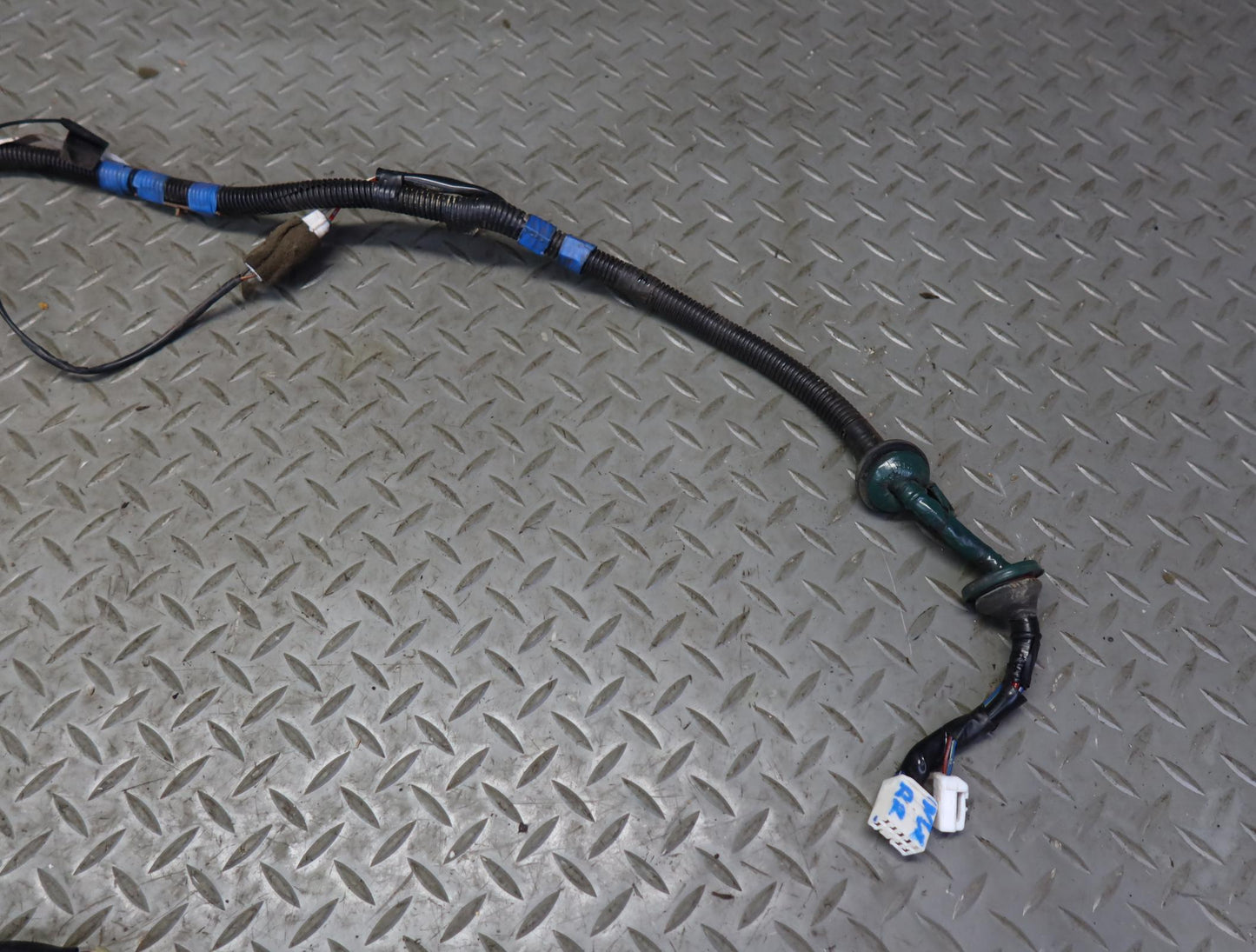 1996-1997 Lexus FZJ80L LX450 Rear Right Door Wire Wiring Harness 82153-60022
