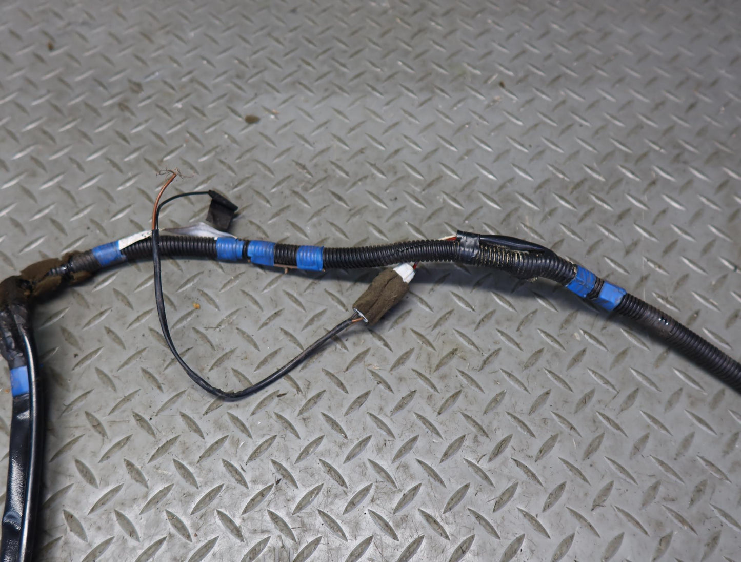 1996-1997 Lexus FZJ80L LX450 Rear Right Door Wire Wiring Harness 82153-60022