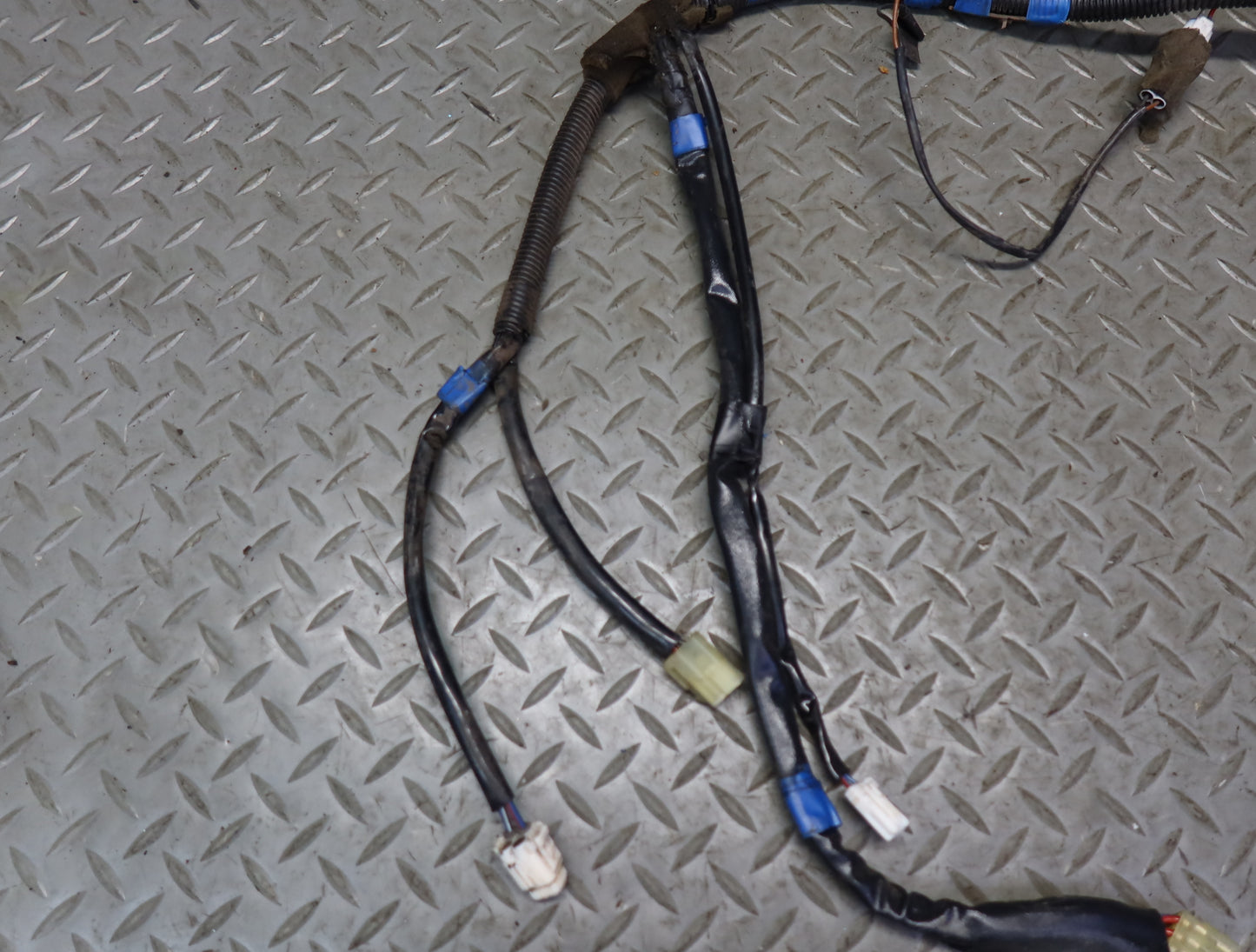 1996-1997 Lexus FZJ80L LX450 Rear Right Door Wire Wiring Harness 82153-60022