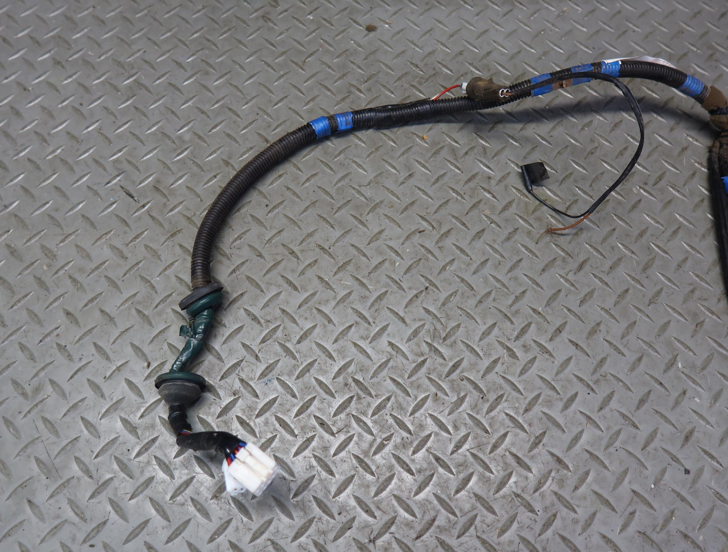 1996-1997 Lexus FZJ80L LX450 Rear Right Door Wire Wiring Harness 82153-60022
