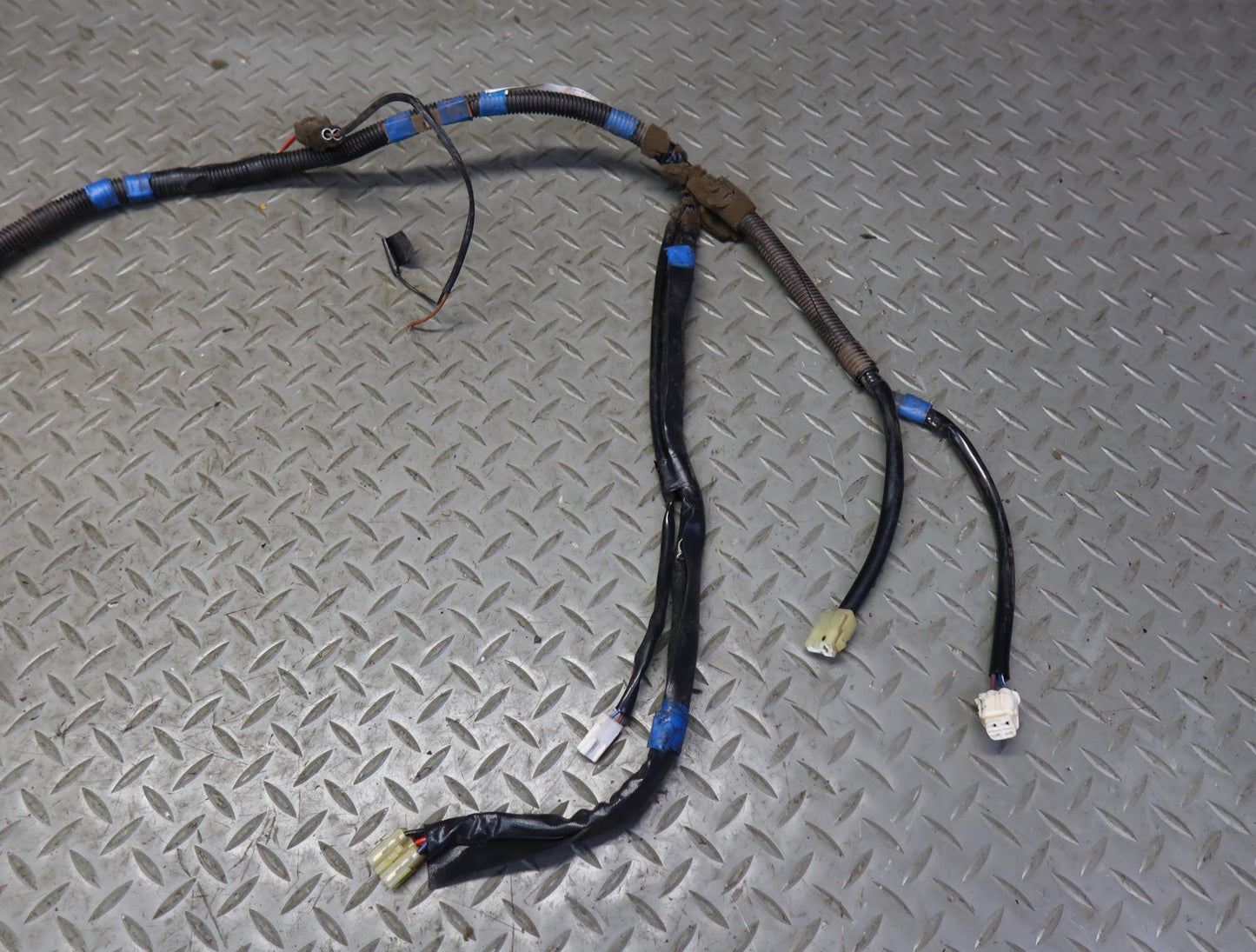 1996-1997 Lexus FZJ80L LX450 Rear Right Door Wire Wiring Harness 82153-60022