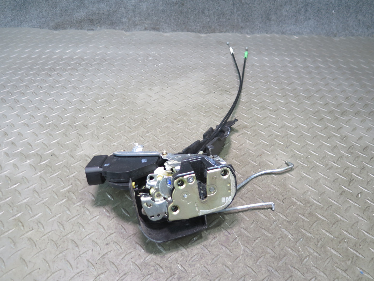 99-01 Toyota Crown JZS175 Front Right Door Lock Latch Actuator OEM