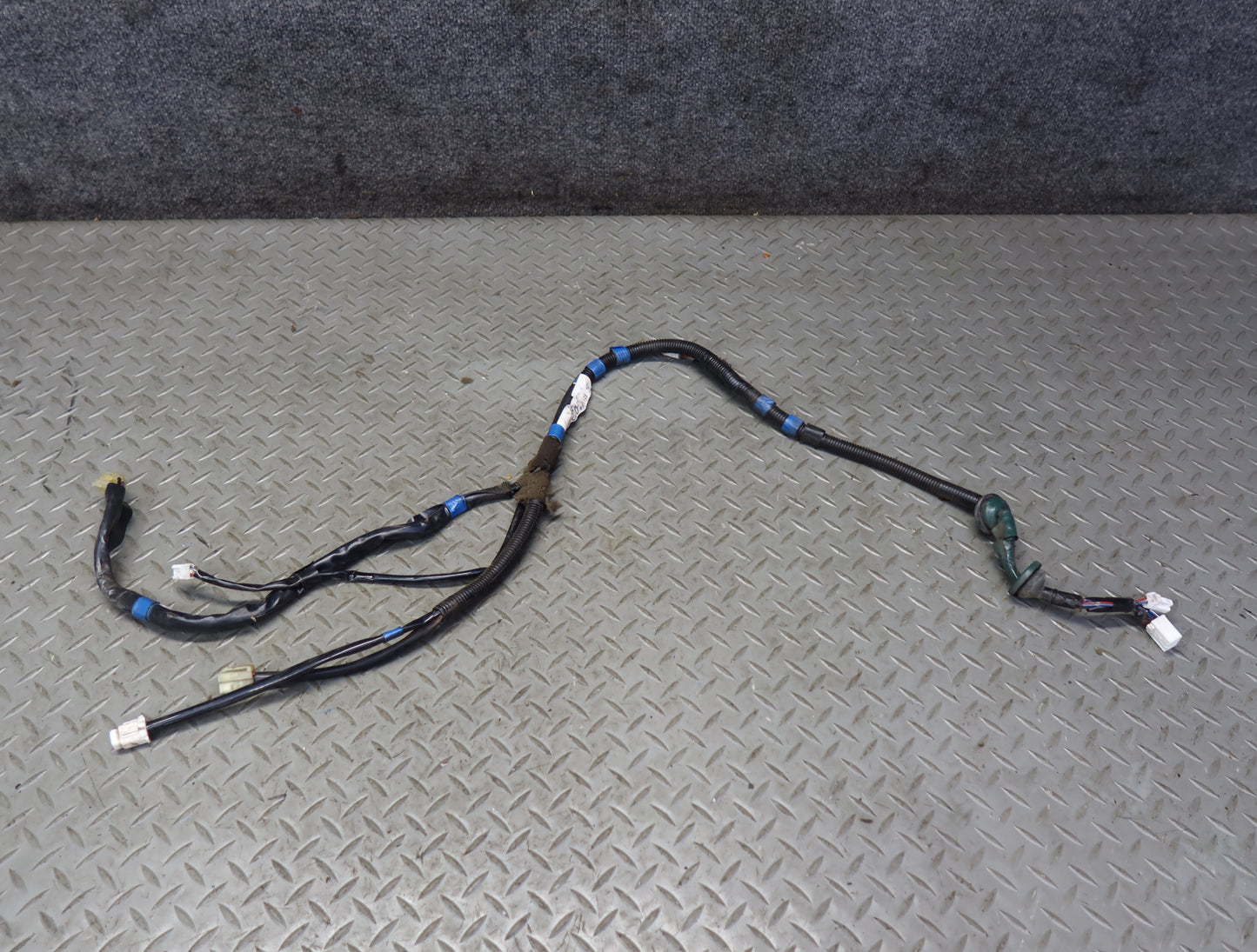 1996-1997 Lexus FZJ80L LX450 Rear Left Door Wire Wiring Harness 82153-60022