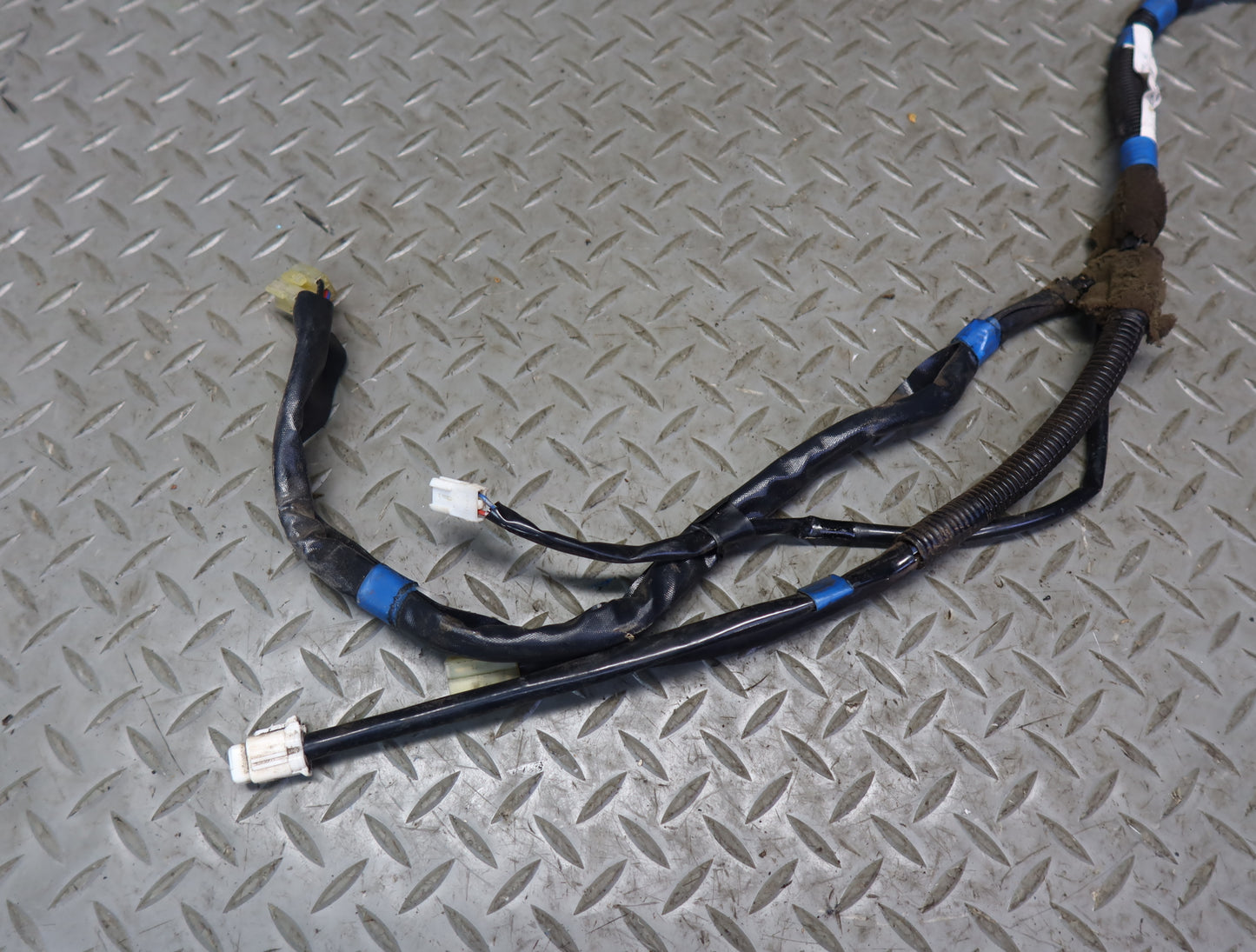 1996-1997 Lexus FZJ80L LX450 Rear Left Door Wire Wiring Harness 82153-60022