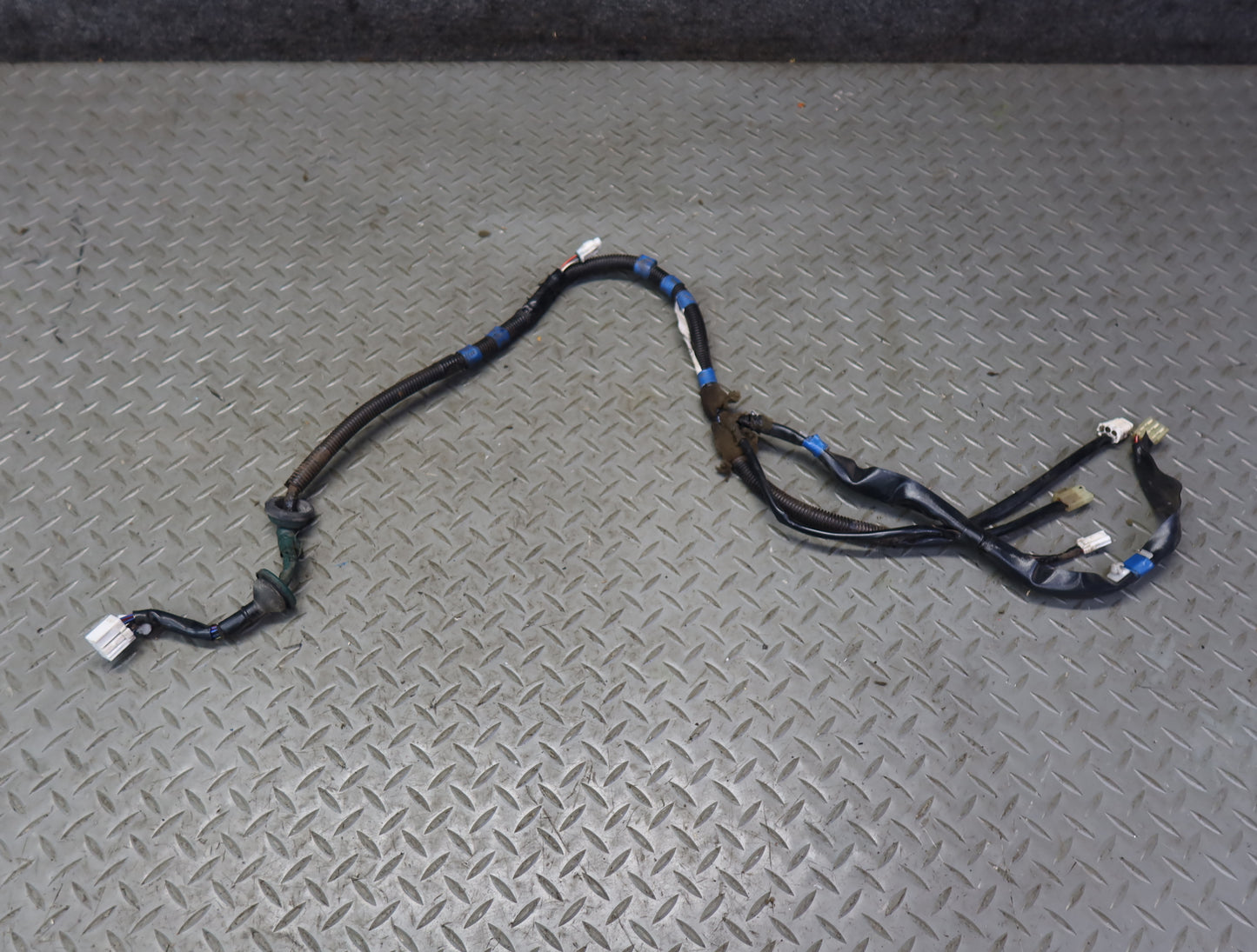 1996-1997 Lexus FZJ80L LX450 Rear Left Door Wire Wiring Harness 82153-60022