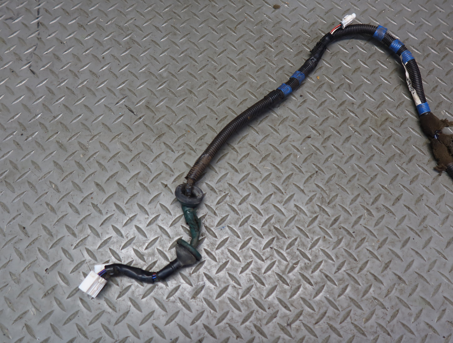 1996-1997 Lexus FZJ80L LX450 Rear Left Door Wire Wiring Harness 82153-60022