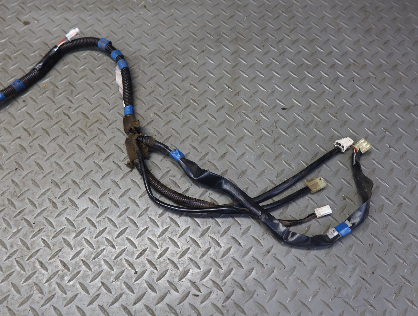 1996-1997 Lexus FZJ80L LX450 Rear Left Door Wire Wiring Harness 82153-60022