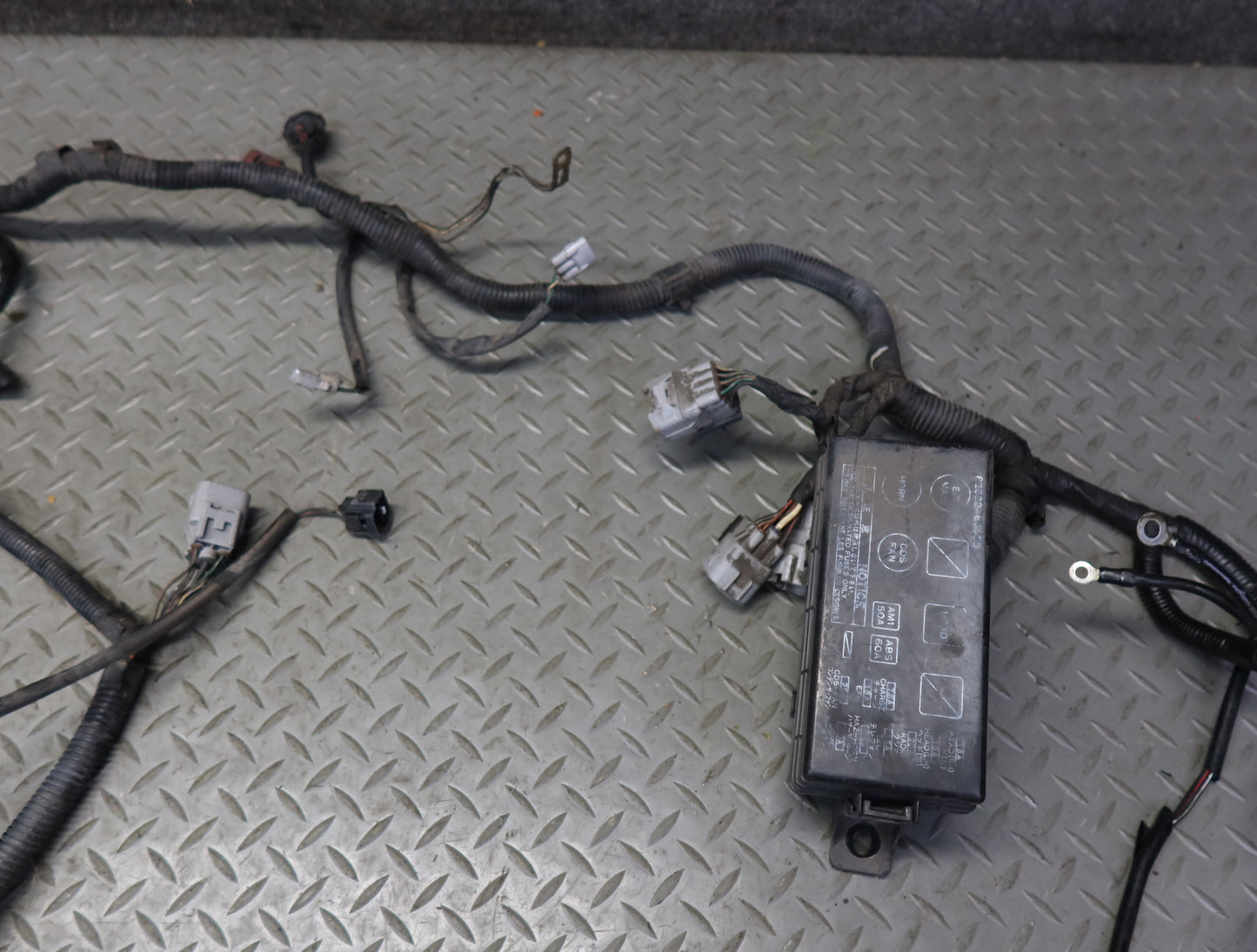 1996-1997 Lexus FZJ80L LX450 Engine Bay Wire Wiring Harness 82111-60411
