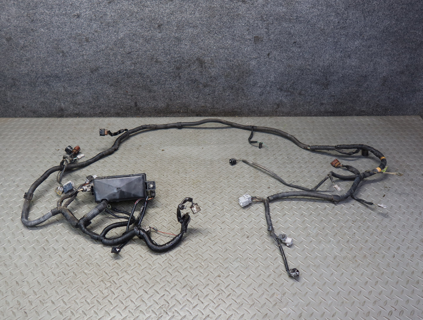 1996-1997 Lexus FZJ80L LX450 Engine Bay Wire Wiring Harness 82111-60411