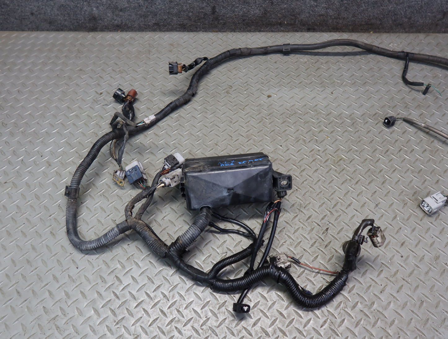 1996-1997 Lexus FZJ80L LX450 Engine Bay Wire Wiring Harness 82111-60411