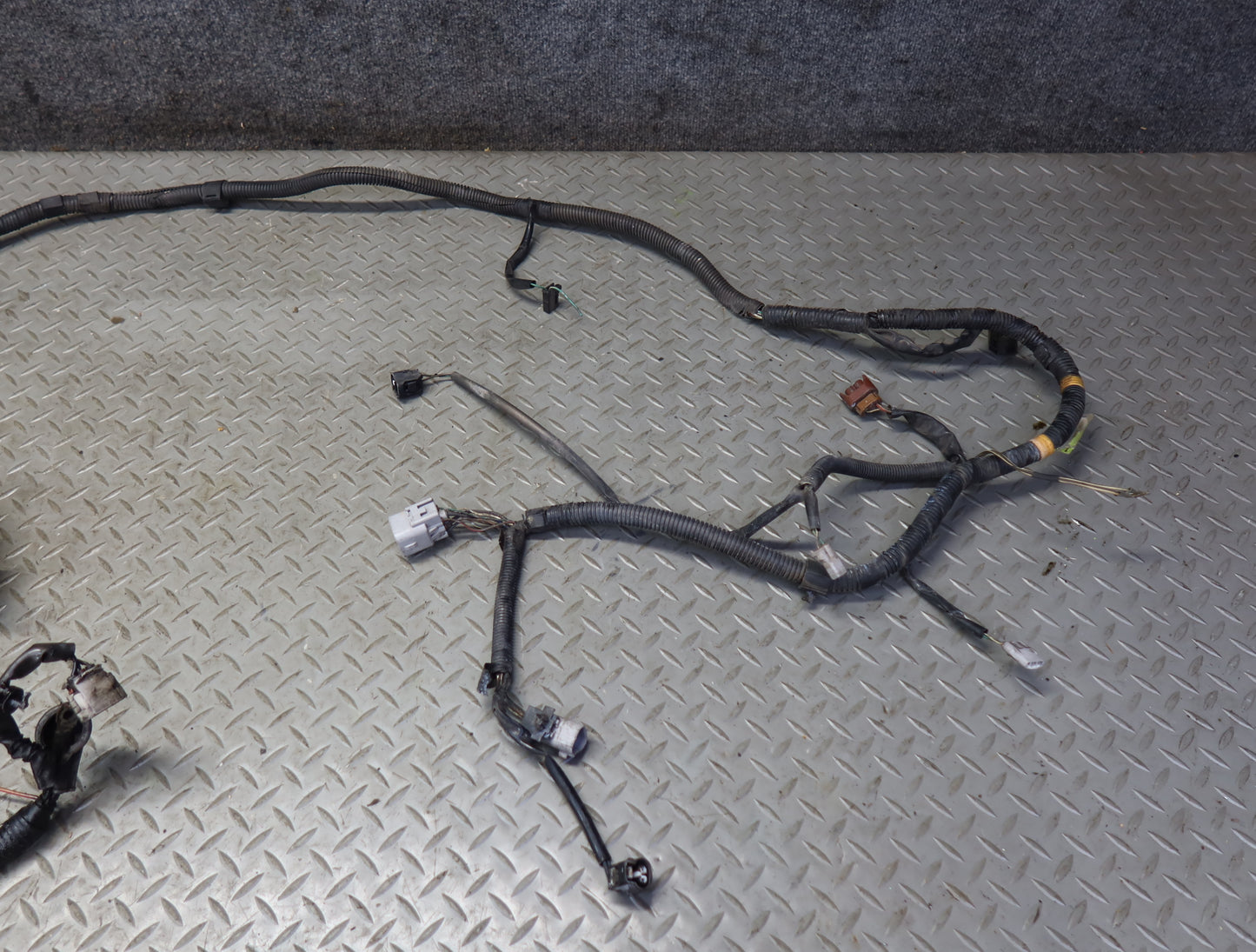 1996-1997 Lexus FZJ80L LX450 Engine Bay Wire Wiring Harness 82111-60411