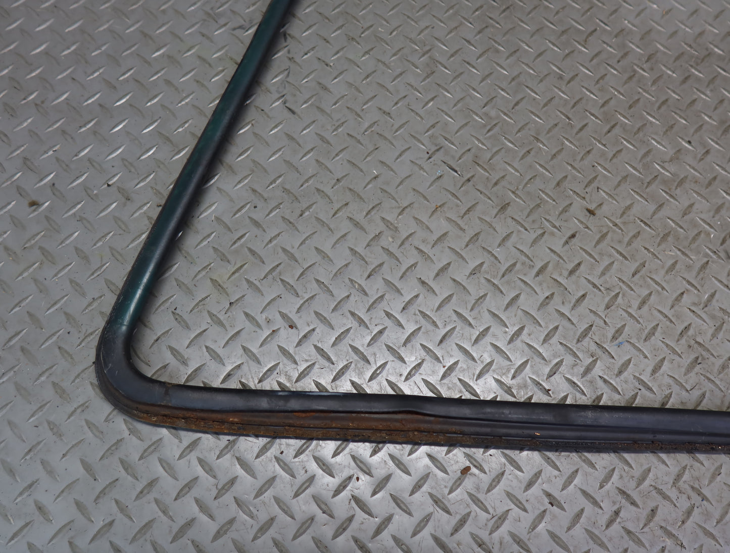 1996-1997 Lexus FZJ80L LX450 Rear Trunk Liftgate Glass Window Weatherstrip Seal