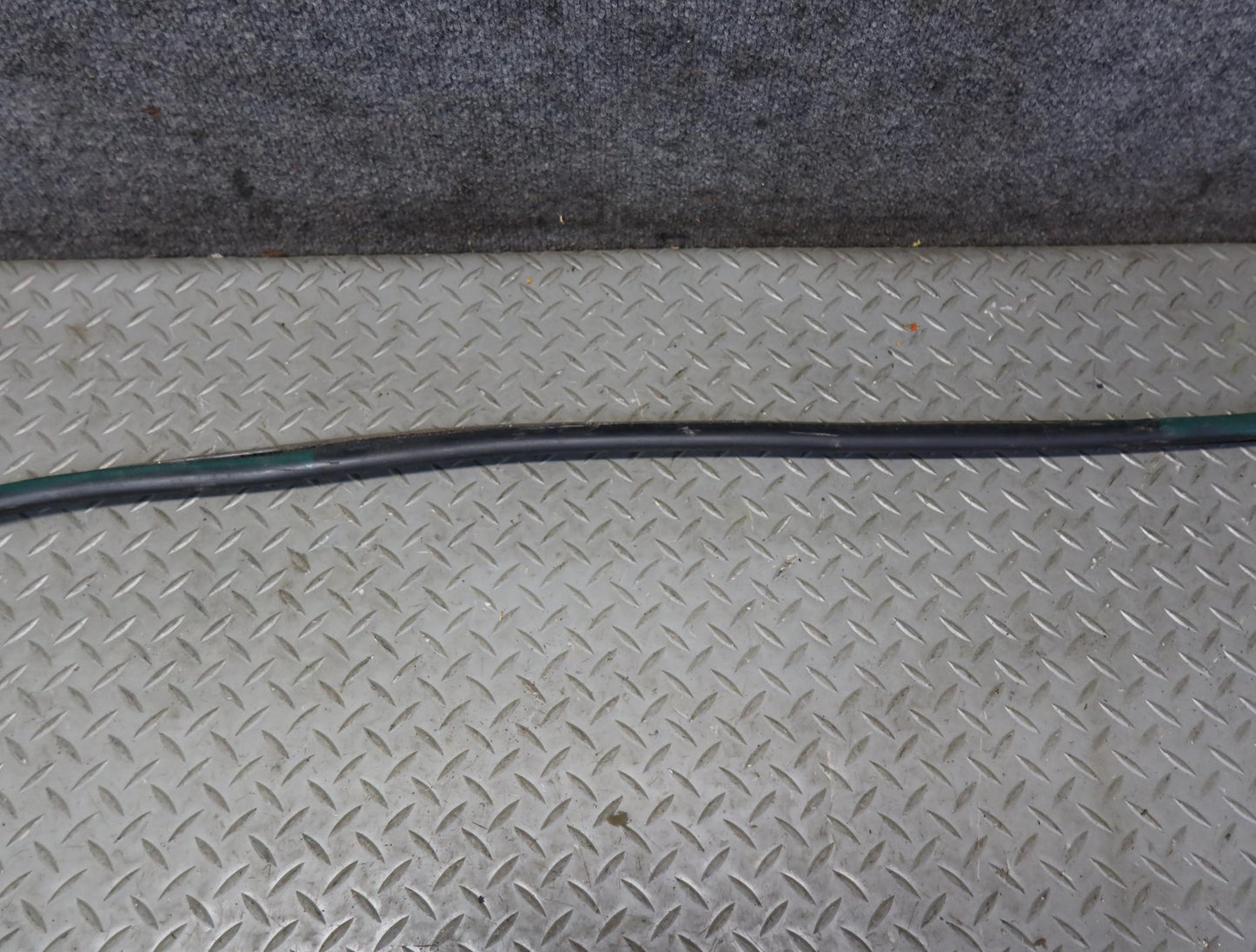 1996-1997 Lexus FZJ80L LX450 Rear Trunk Liftgate Glass Window Weatherstrip Seal