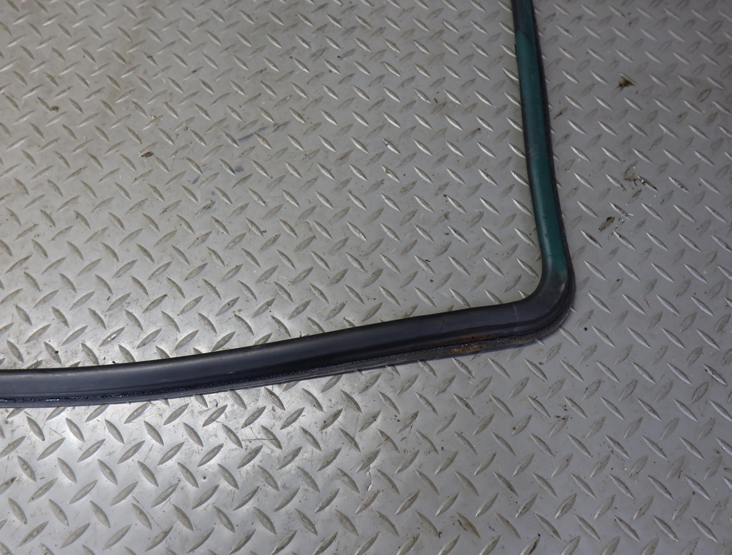 1996-1997 Lexus FZJ80L LX450 Rear Trunk Liftgate Glass Window Weatherstrip Seal