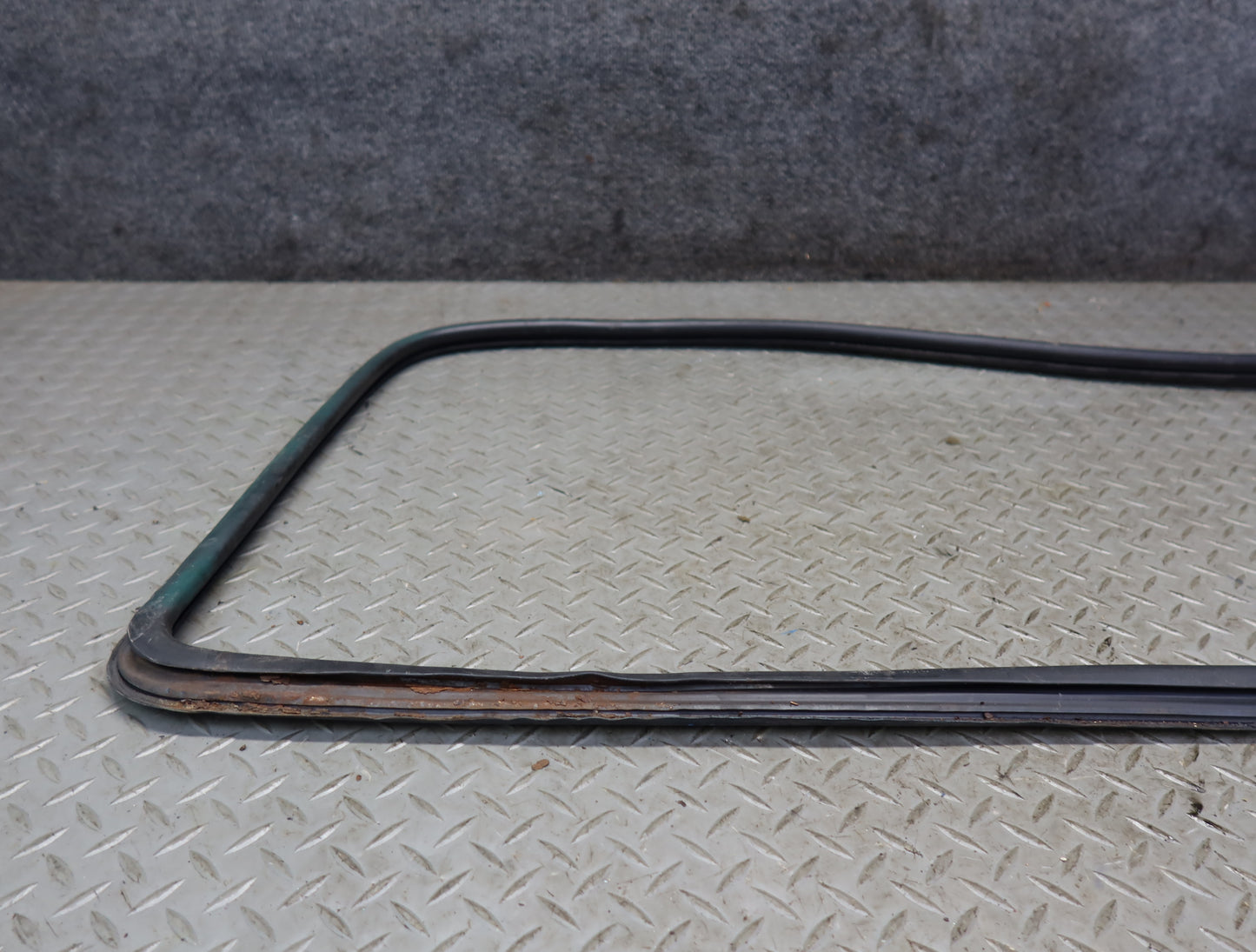 1996-1997 Lexus FZJ80L LX450 Rear Trunk Liftgate Glass Window Weatherstrip Seal