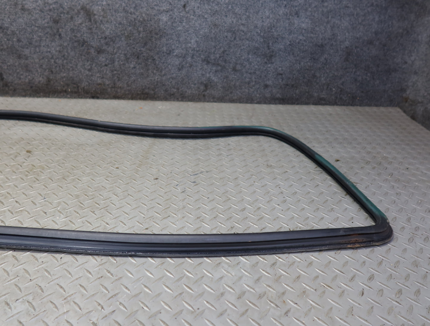 1996-1997 Lexus FZJ80L LX450 Rear Trunk Liftgate Glass Window Weatherstrip Seal
