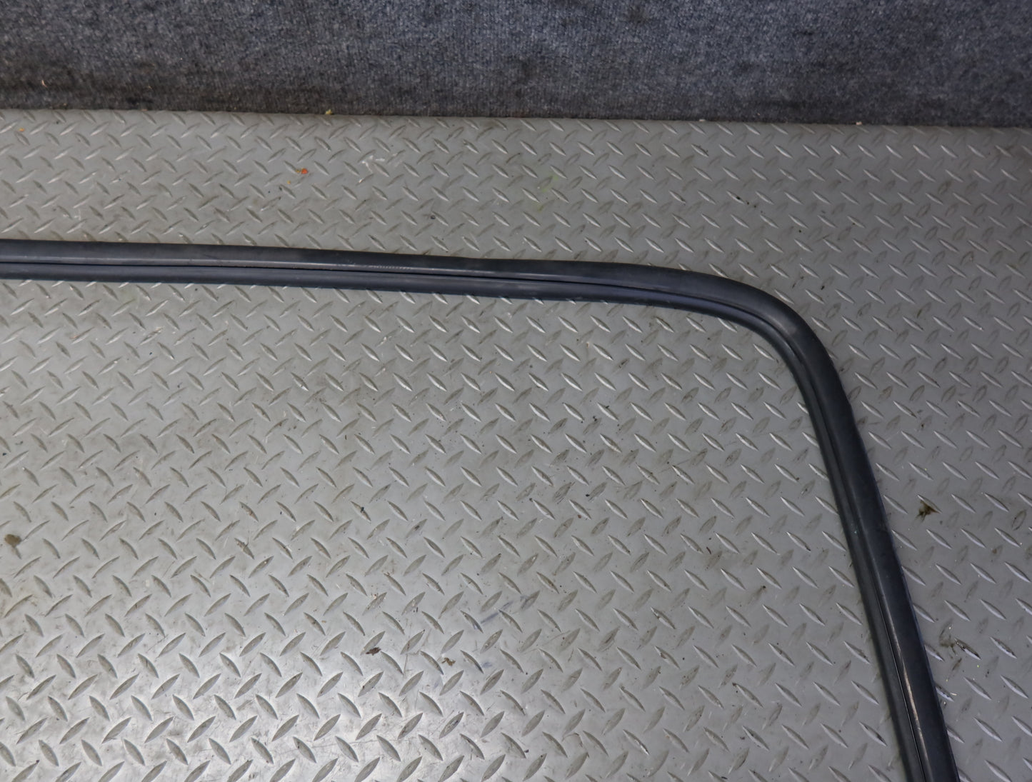 1996-1997 Lexus FZJ80L LX450 Rear Trunk Liftgate Glass Window Weatherstrip Seal