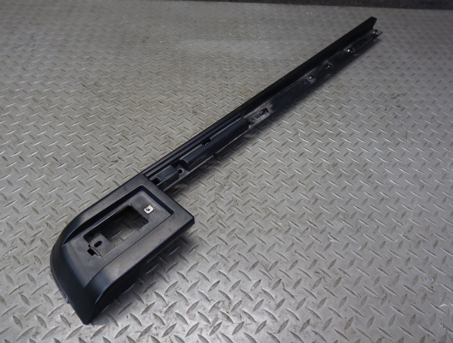 2003-2007 Hummer H2 Rear Left Roof Rail Trim Cover Molding 15104787