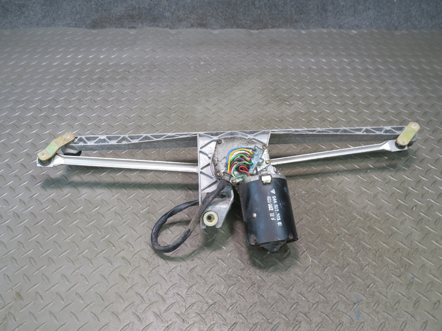 1984-1986 Porsche 928 S Front Windshield Wiper Transmission Linkage w Motor