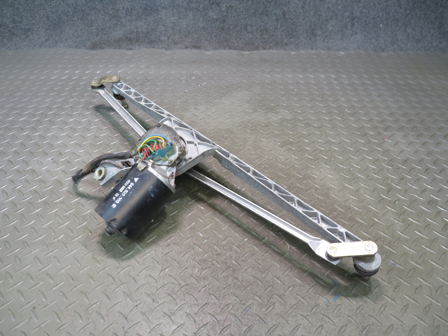 1984-1986 Porsche 928 S Front Windshield Wiper Transmission Linkage w Motor