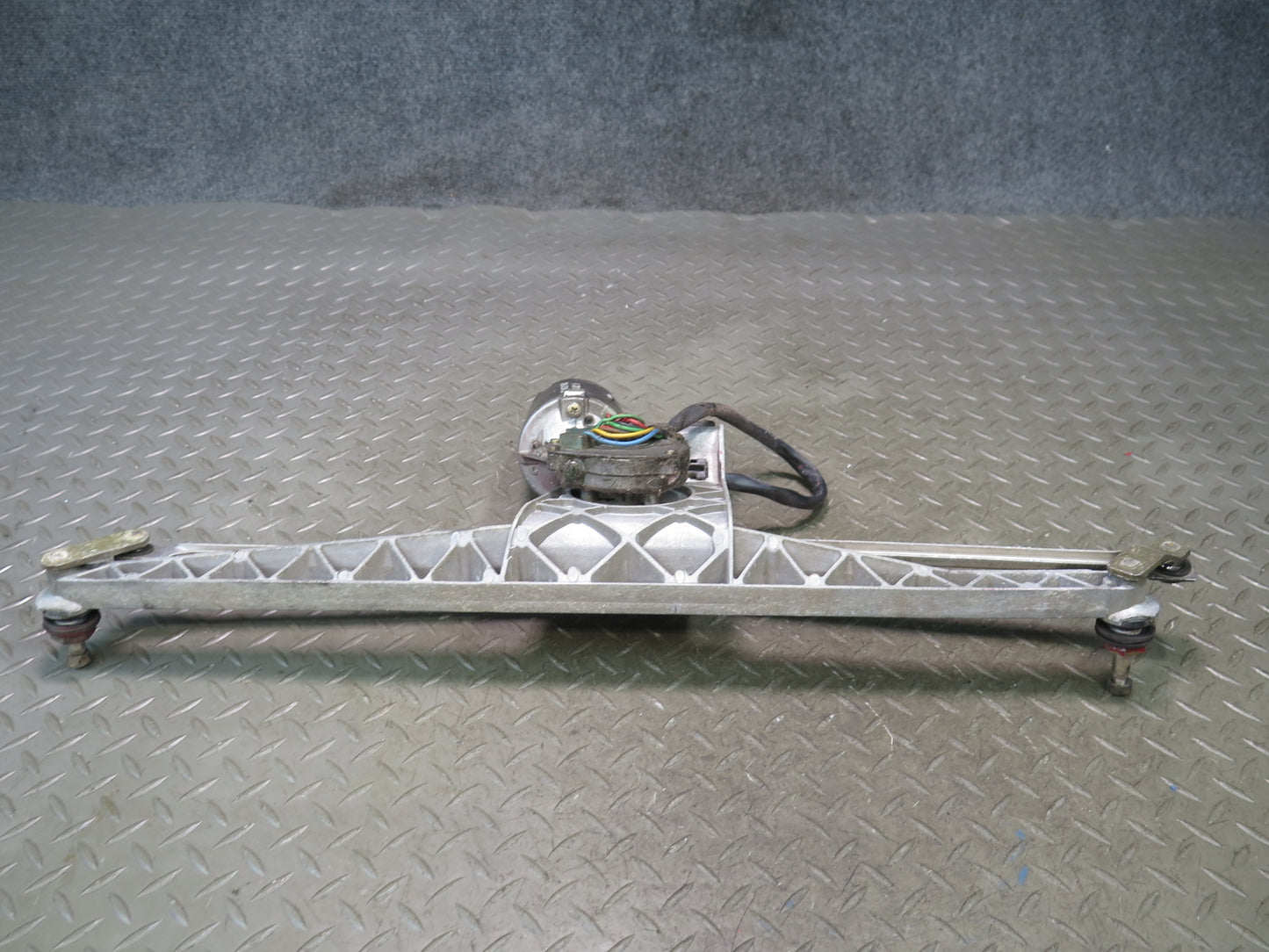 1984-1986 Porsche 928 S Front Windshield Wiper Transmission Linkage w Motor