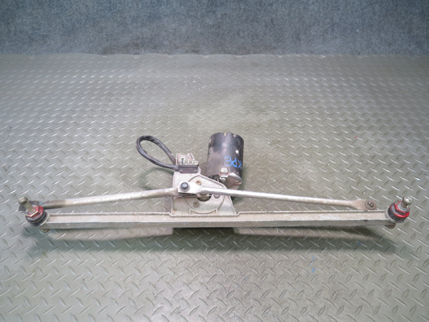 1984-1986 Porsche 928 S Front Windshield Wiper Transmission Linkage w Motor