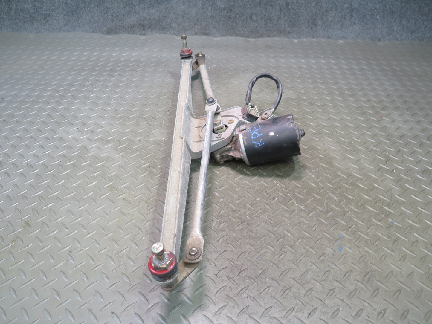 1984-1986 Porsche 928 S Front Windshield Wiper Transmission Linkage w Motor