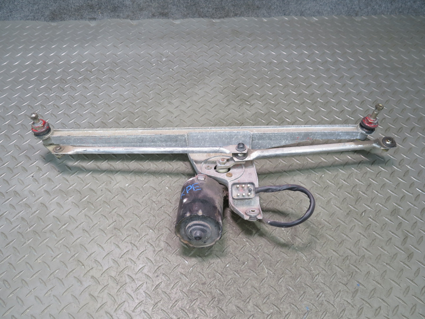 1984-1986 Porsche 928 S Front Windshield Wiper Transmission Linkage w Motor