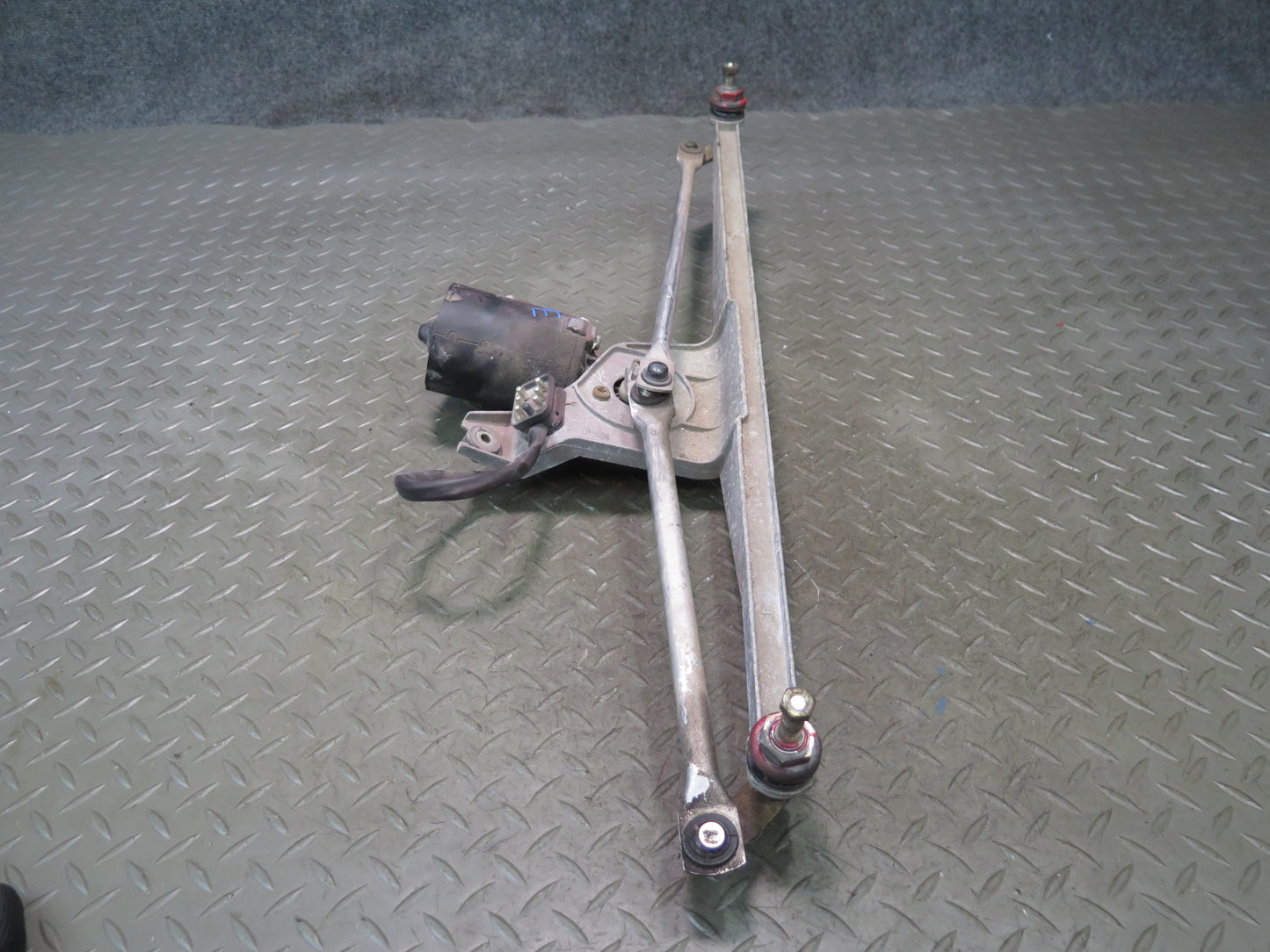 1984-1986 Porsche 928 S Front Windshield Wiper Transmission Linkage w Motor