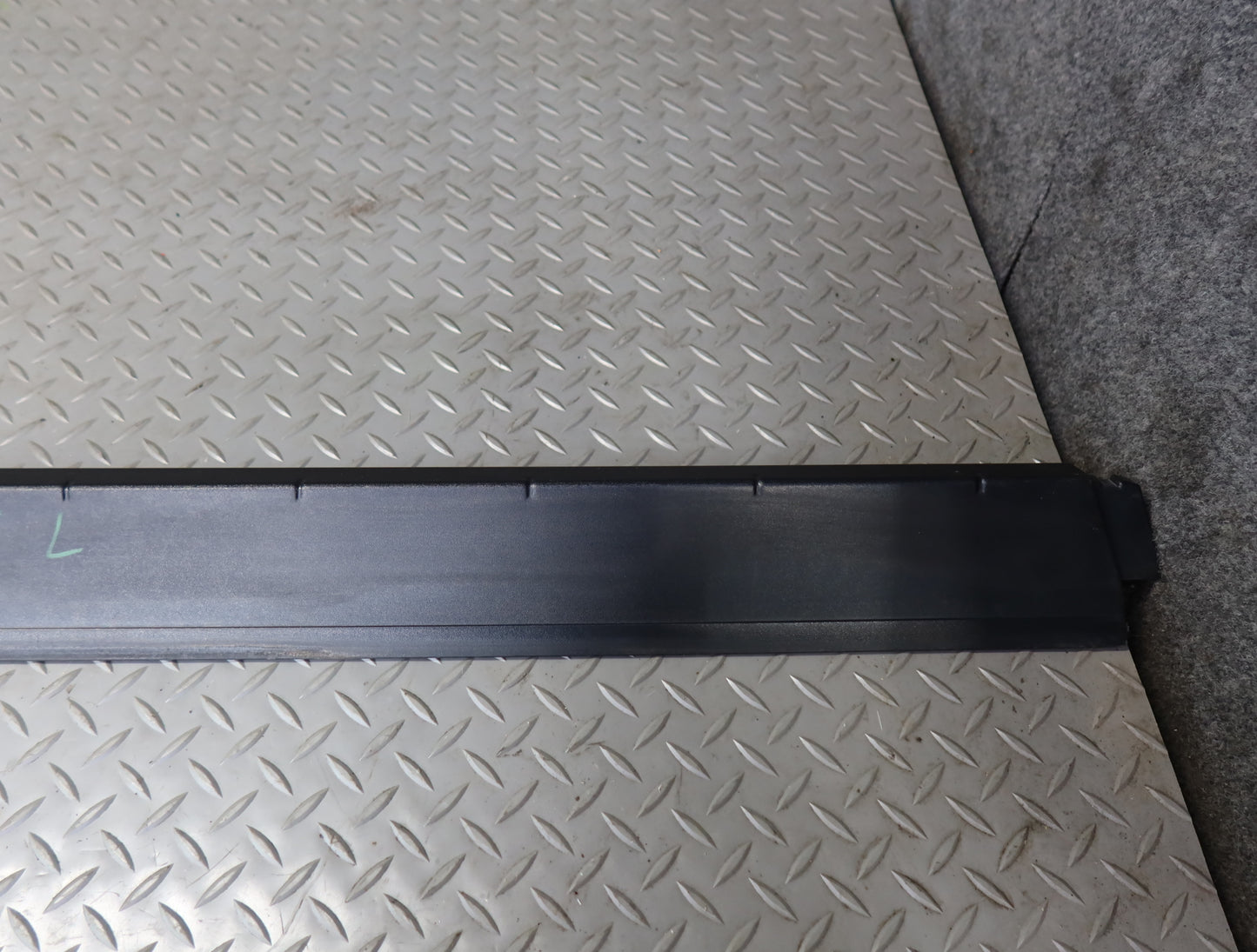 2003-2007 Hummer H2 Front Left Roof Rail Trim Cover Molding