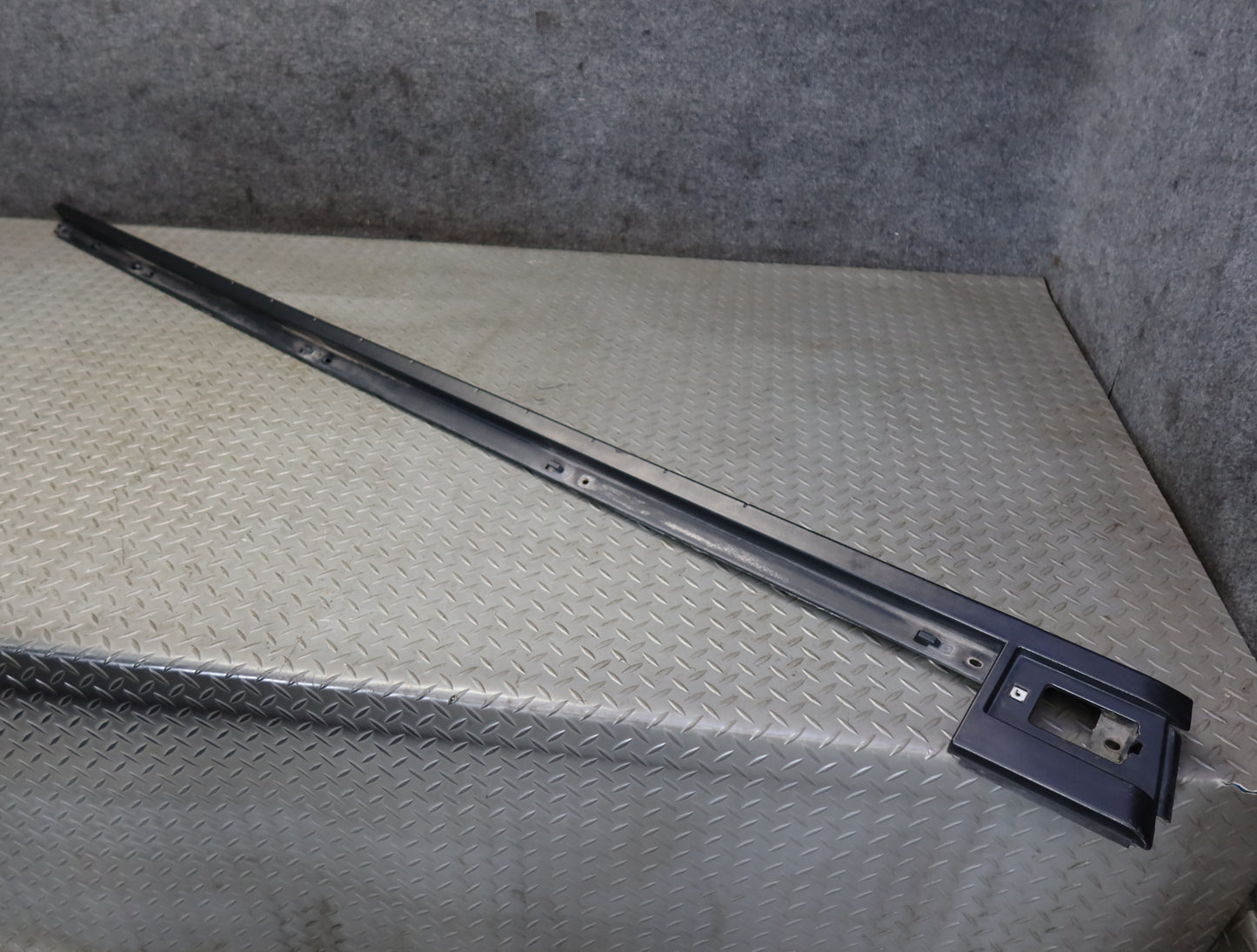 2003-2007 Hummer H2 Front Left Roof Rail Trim Cover Molding