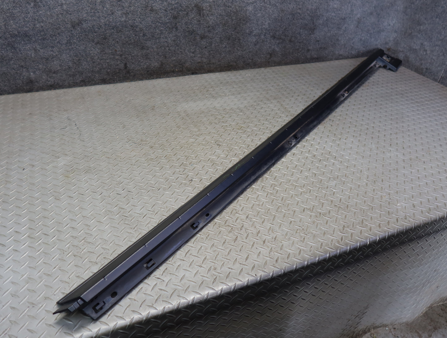 2003-2007 Hummer H2 Front Left Roof Rail Trim Cover Molding