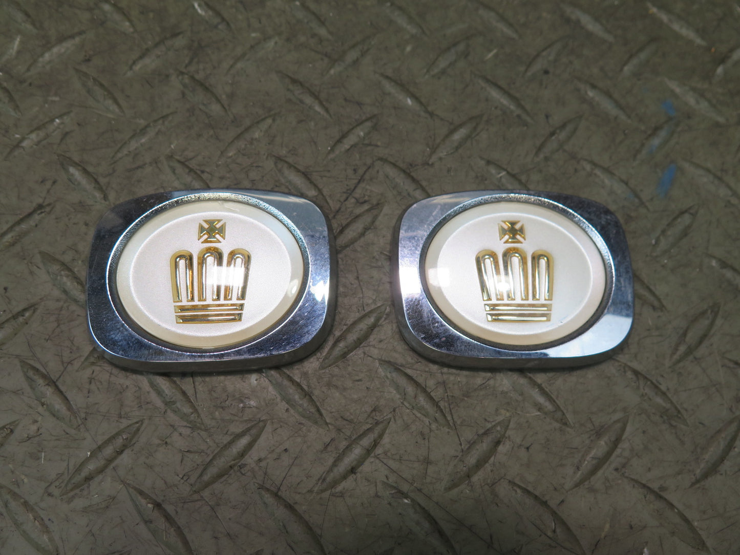 99-01 Toyota Crown JZS175 Set of 2 Rear Left & Right C Pillar Emblem Badge OEM