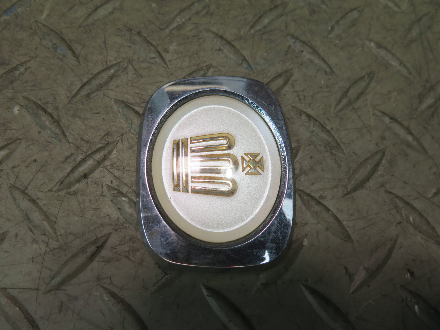99-01 Toyota Crown JZS175 Set of 2 Rear Left & Right C Pillar Emblem Badge OEM