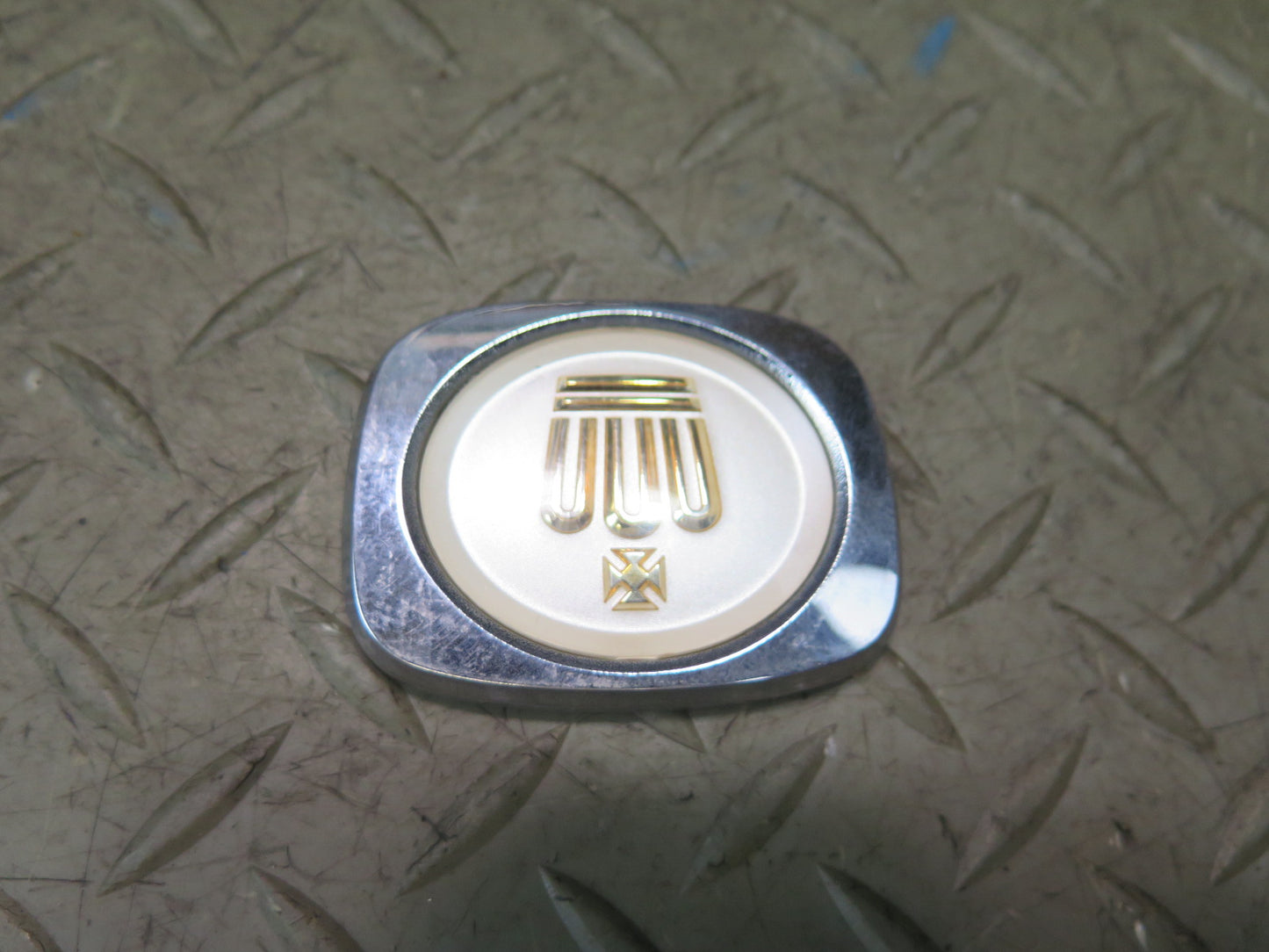 99-01 Toyota Crown JZS175 Set of 2 Rear Left & Right C Pillar Emblem Badge OEM