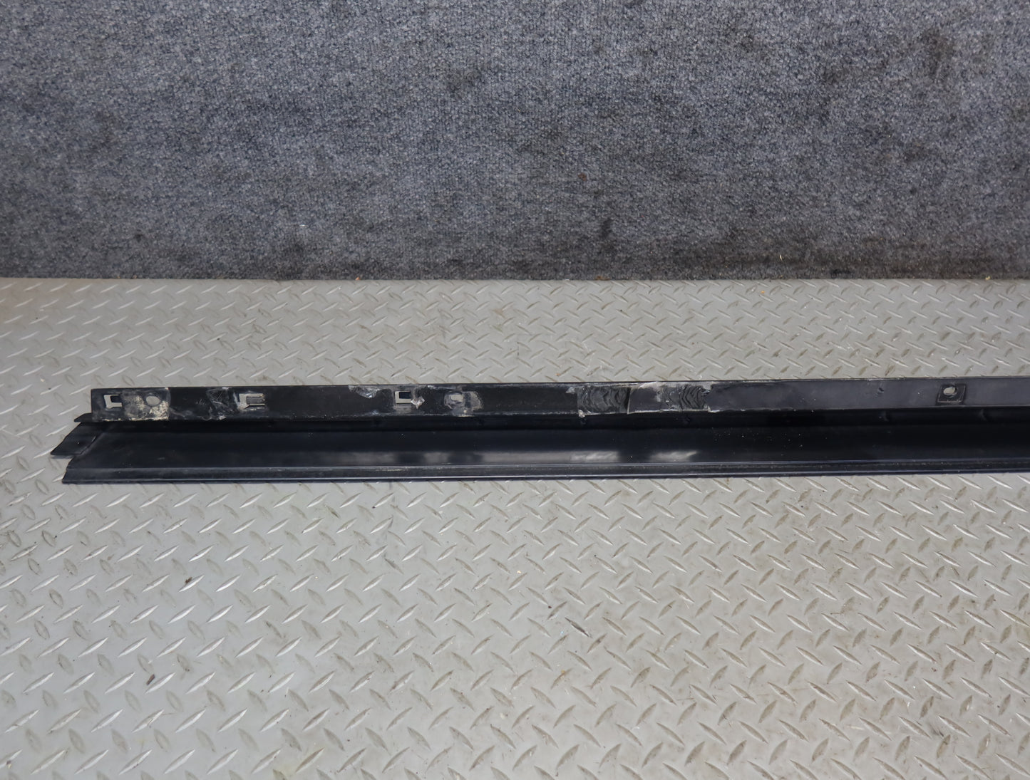 2003-2007 Hummer H2 Front Left Roof Rail Trim Cover Molding