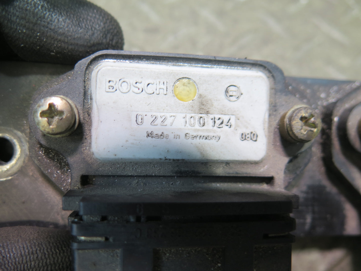1985-1991 Porsche 928 S Engine Ignition Control Module Pair Assembly Bosch