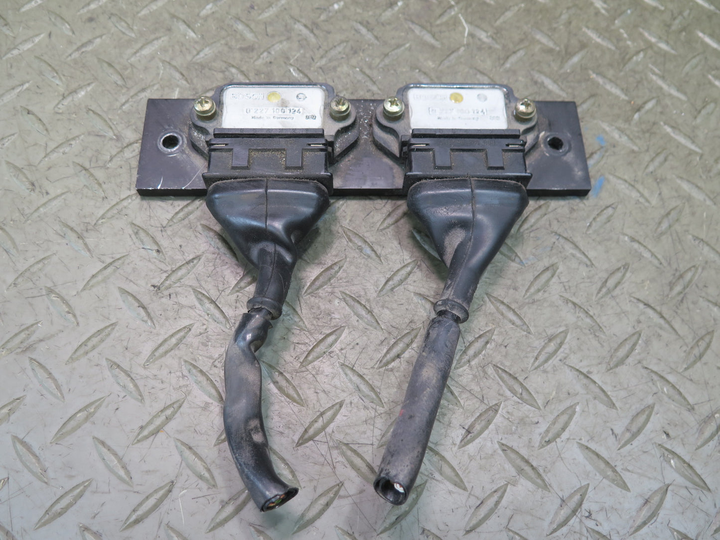 1985-1991 Porsche 928 S Engine Ignition Control Module Pair Assembly Bosch