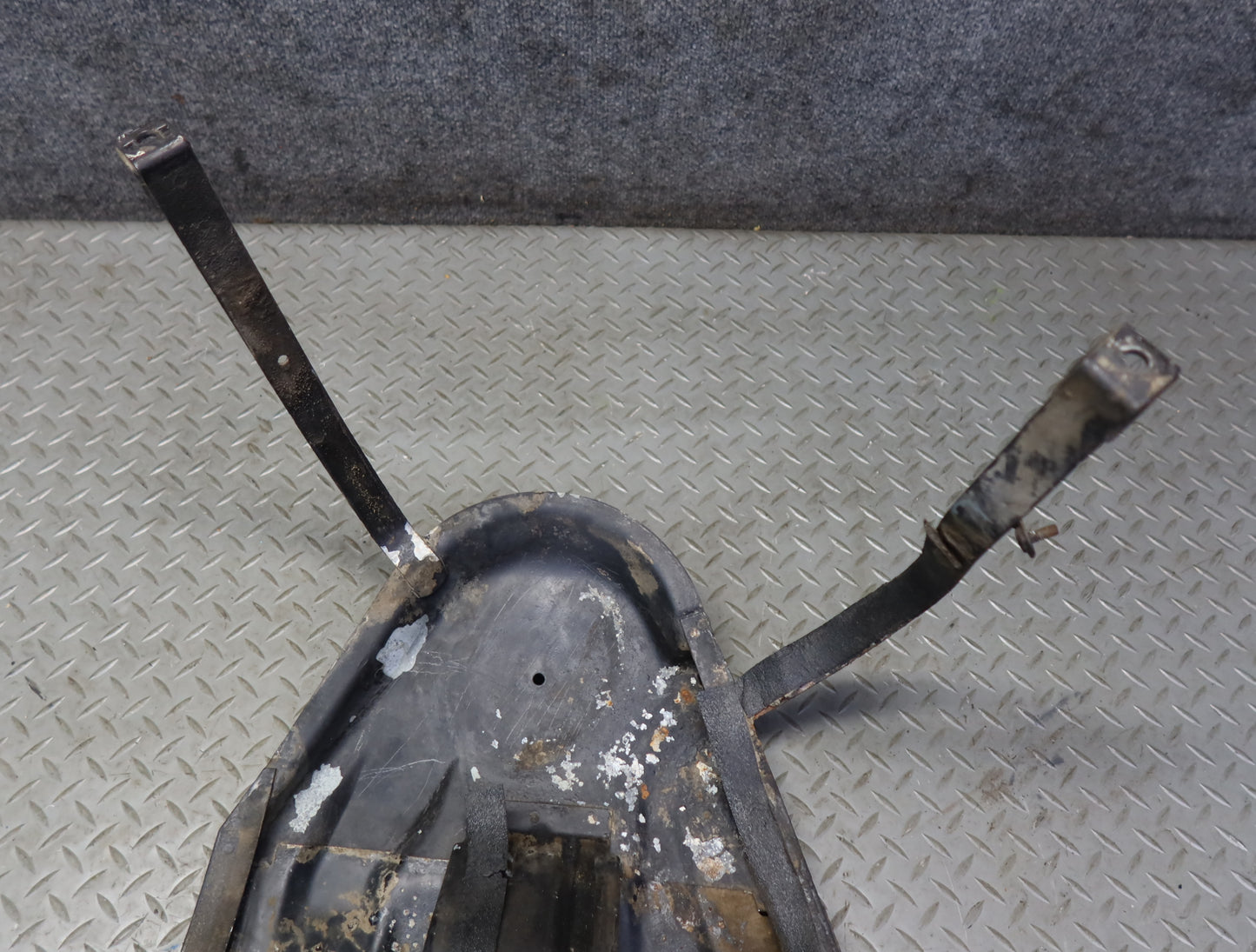 1984-1986 Porsche 928 Fuel Tank Mount Mounting Bracket Support