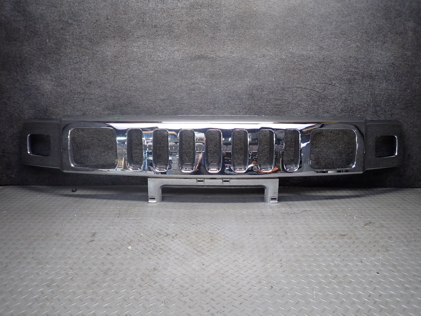 2003-2007 Hummer H2 Front Bumper Radiator Upper Chrone Grille