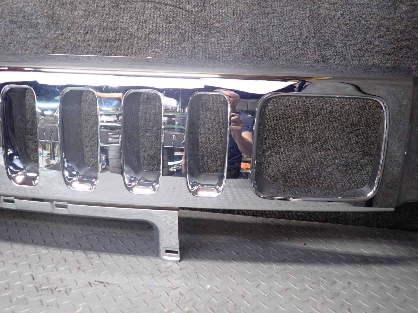 2003-2007 Hummer H2 Front Bumper Radiator Upper Chrone Grille