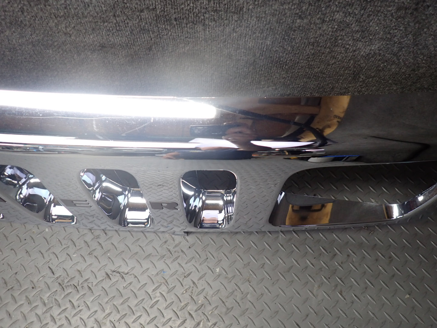 2003-2007 Hummer H2 Front Bumper Radiator Upper Chrone Grille