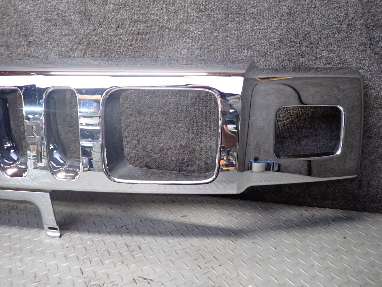 2003-2007 Hummer H2 Front Bumper Radiator Upper Chrone Grille