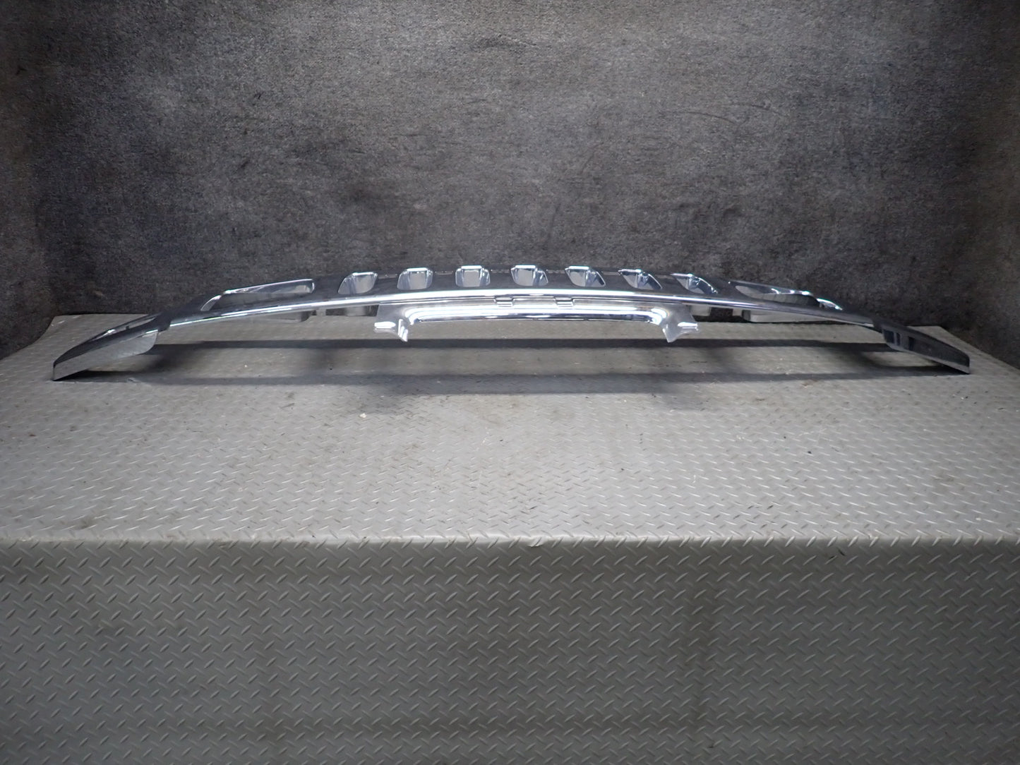 2003-2007 Hummer H2 Front Bumper Radiator Upper Chrone Grille