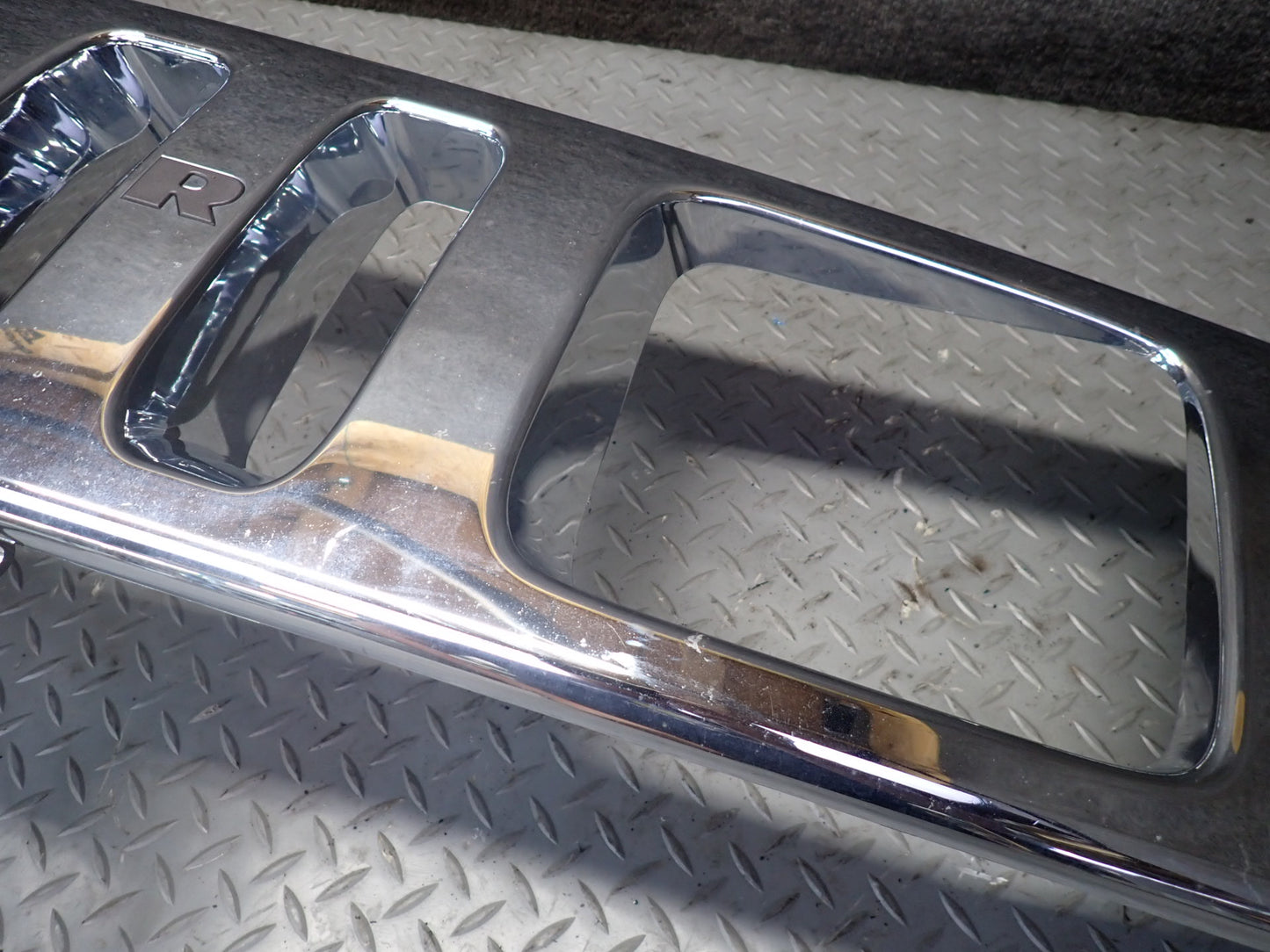 2003-2007 Hummer H2 Front Bumper Radiator Upper Chrone Grille