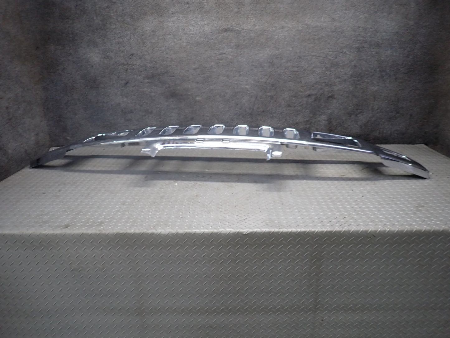 2003-2007 Hummer H2 Front Bumper Radiator Upper Chrone Grille