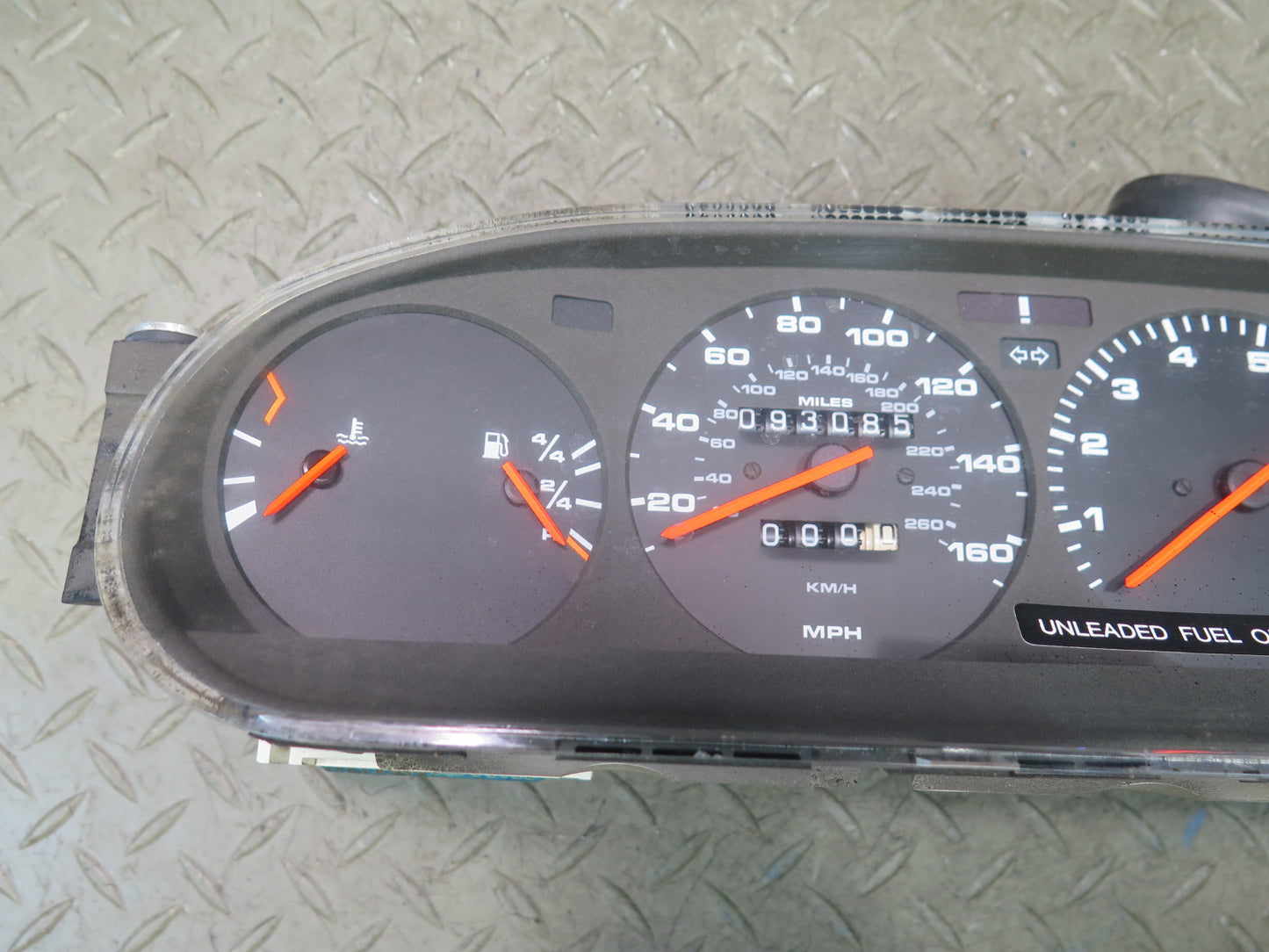 1985-1986 Porsche 928 A/T Instrument Cluster Gauge Speedometer