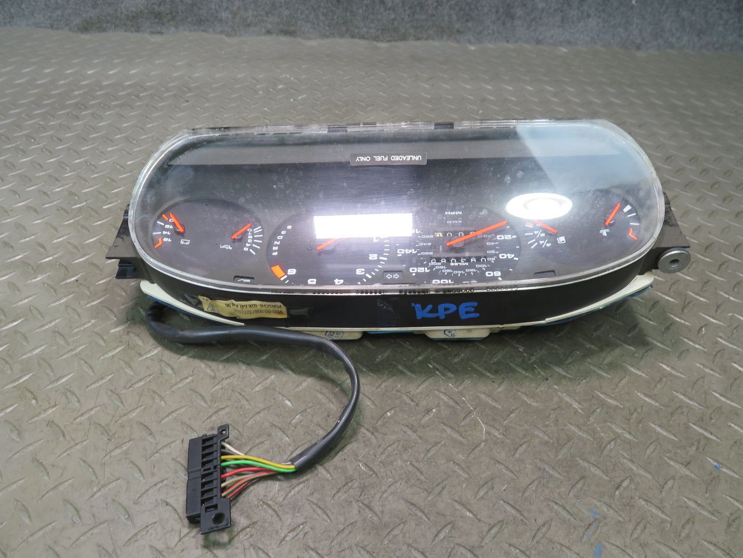 1985-1986 Porsche 928 A/T Instrument Cluster Gauge Speedometer