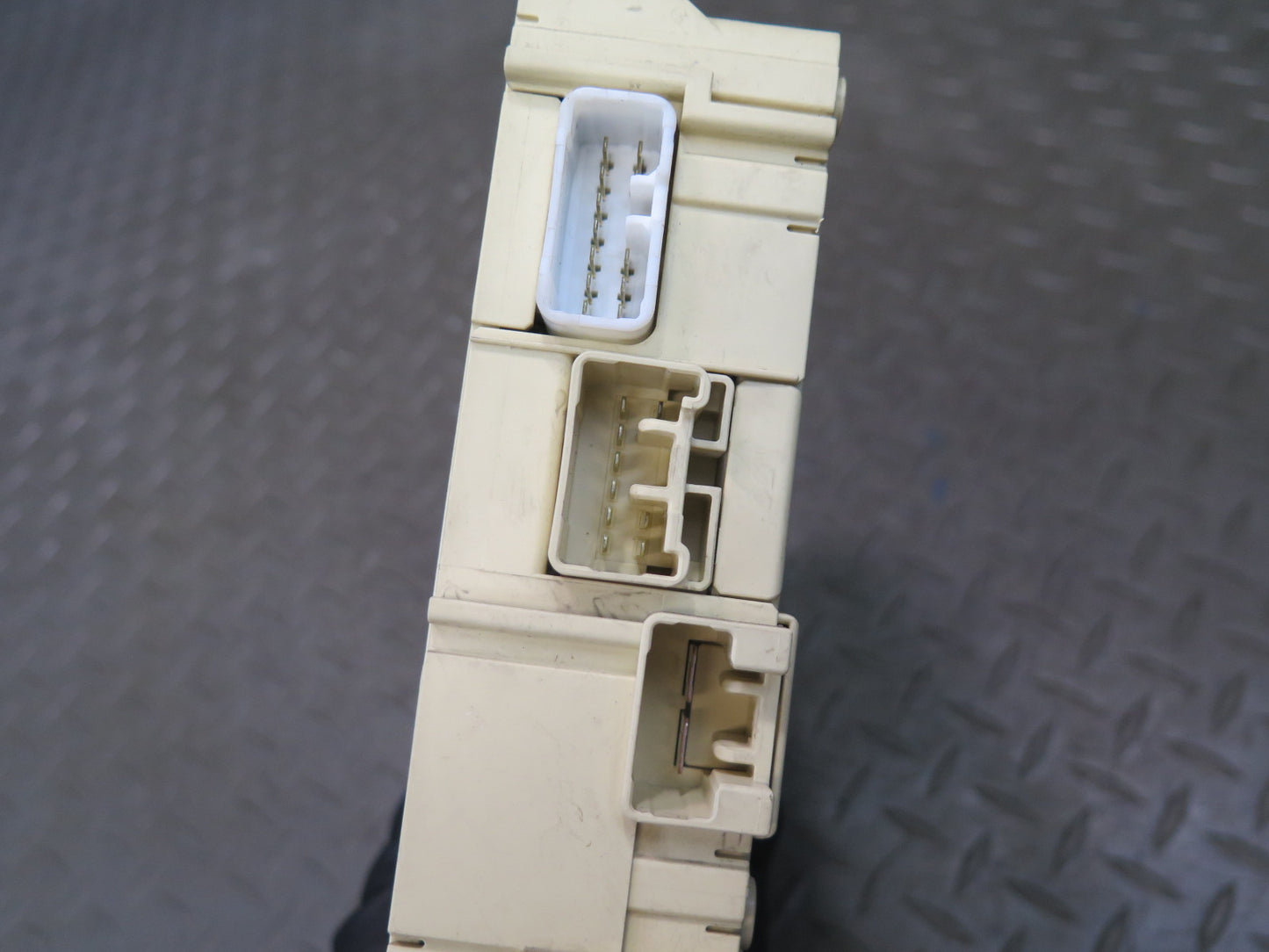99-01 Toyota Crown JZS175 Dash Front Right Junction Cabin Fuse Box OEM